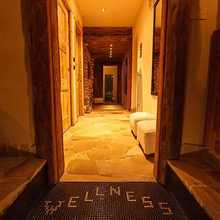 Au Coeur Des Neiges & Free E-bike クールマイユール