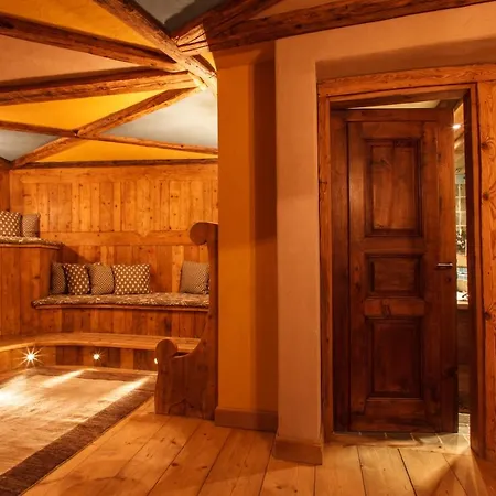 Au Coeur Des Neiges & Free E-bike クールマイユール